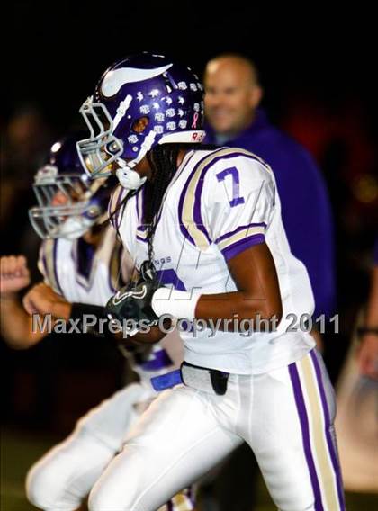 Thumbnail 3 in Hart vs. Valencia photogallery.