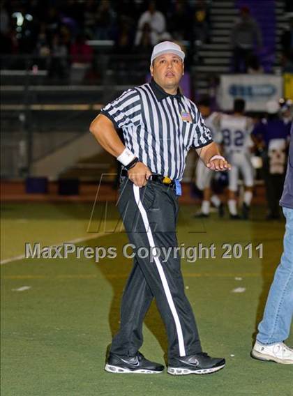 Thumbnail 3 in Hart vs. Valencia photogallery.