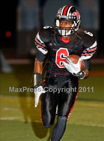 Thumbnail 2 in Hart vs. Valencia photogallery.