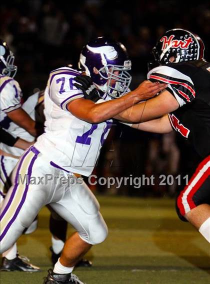 Thumbnail 3 in Hart vs. Valencia photogallery.