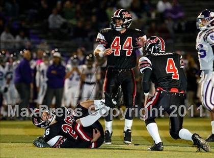 Thumbnail 2 in Hart vs. Valencia photogallery.