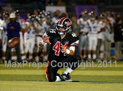 Thumbnail 3 in Hart vs. Valencia photogallery.
