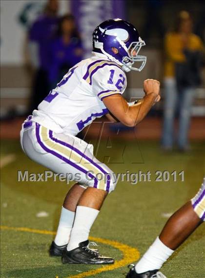 Thumbnail 1 in Hart vs. Valencia photogallery.