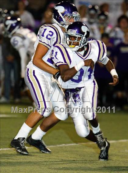 Thumbnail 2 in Hart vs. Valencia photogallery.