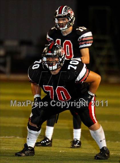 Thumbnail 3 in Hart vs. Valencia photogallery.