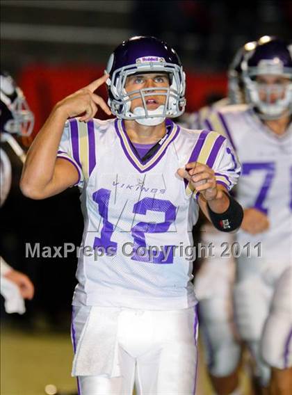 Thumbnail 3 in Hart vs. Valencia photogallery.