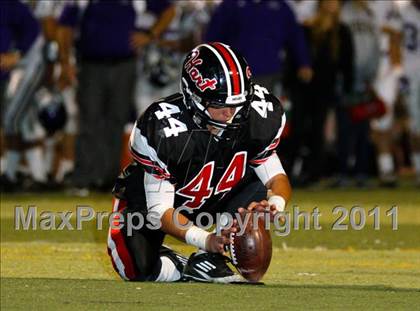 Thumbnail 1 in Hart vs. Valencia photogallery.