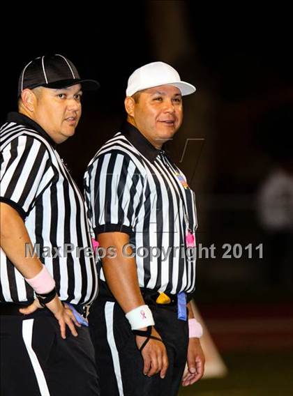 Thumbnail 2 in Hart vs. Valencia photogallery.