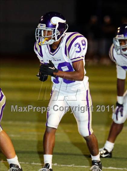 Thumbnail 1 in Hart vs. Valencia photogallery.
