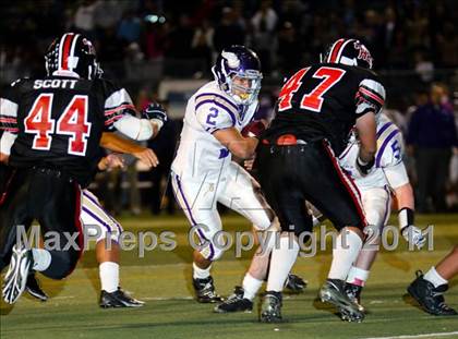 Thumbnail 2 in Hart vs. Valencia photogallery.