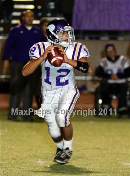Thumbnail 3 in Hart vs. Valencia photogallery.
