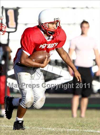 Thumbnail 3 in Goose Creek Memorial vs Barbers Hill  photogallery.