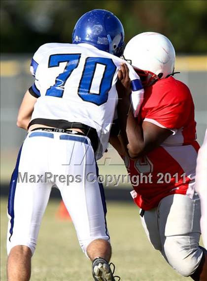 Thumbnail 3 in Goose Creek Memorial vs Barbers Hill  photogallery.
