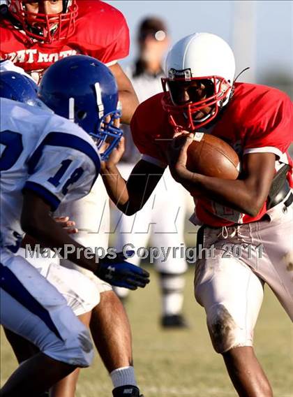Thumbnail 2 in Goose Creek Memorial vs Barbers Hill  photogallery.