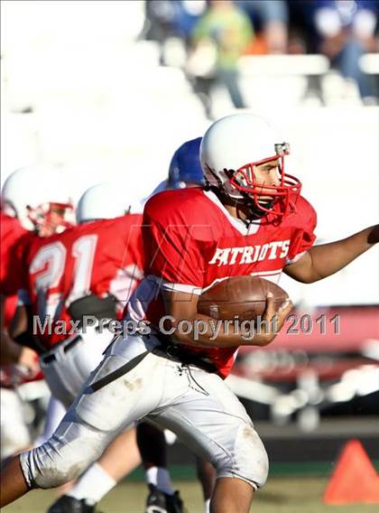 Thumbnail 3 in Goose Creek Memorial vs Barbers Hill  photogallery.