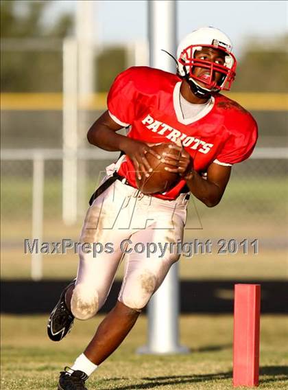 Thumbnail 2 in Goose Creek Memorial vs Barbers Hill  photogallery.