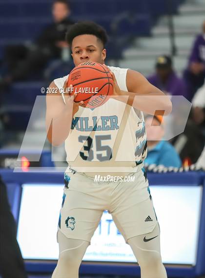 Thumbnail 3 in Porter Gaud vs Miller School of Albemarle (Lowcountry Roundball Classic) photogallery.