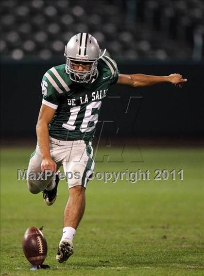 Thumbnail 2 in De La Salle vs. California (CIF NCS D1 Final) photogallery.
