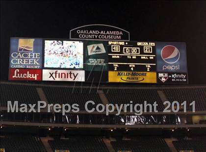 Thumbnail 1 in De La Salle vs. California (CIF NCS D1 Final) photogallery.