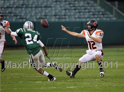 Thumbnail 1 in De La Salle vs. California (CIF NCS D1 Final) photogallery.
