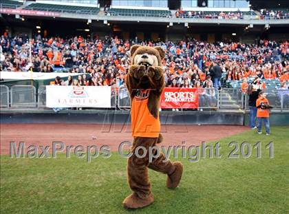 Thumbnail 1 in De La Salle vs. California (CIF NCS D1 Final) photogallery.