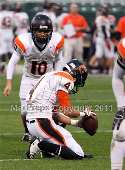 Thumbnail 3 in De La Salle vs. California (CIF NCS D1 Final) photogallery.