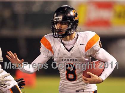 Thumbnail 2 in De La Salle vs. California (CIF NCS D1 Final) photogallery.