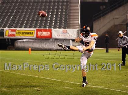 Thumbnail 2 in De La Salle vs. California (CIF NCS D1 Final) photogallery.