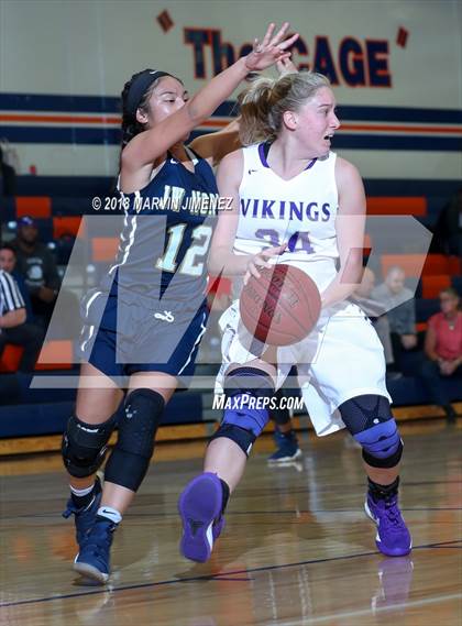 Thumbnail 2 in Valencia vs. JW North photogallery.