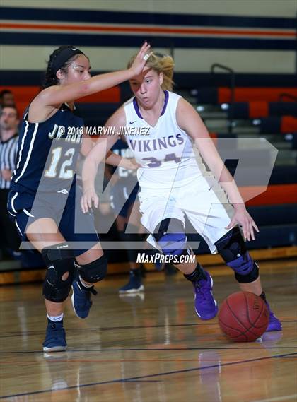 Thumbnail 1 in Valencia vs. JW North photogallery.