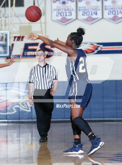 Thumbnail 1 in Valencia vs. JW North photogallery.