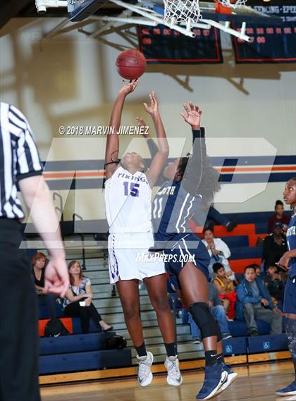 Thumbnail 2 in Valencia vs. JW North photogallery.