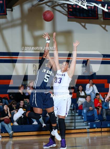Thumbnail 2 in Valencia vs. JW North photogallery.