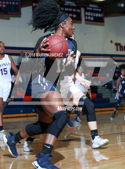 Thumbnail 2 in Valencia vs. JW North photogallery.