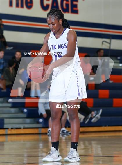 Thumbnail 2 in Valencia vs. JW North photogallery.