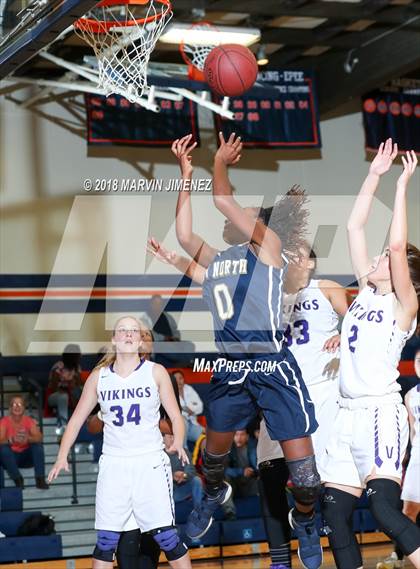 Thumbnail 2 in Valencia vs. JW North photogallery.