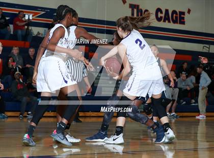 Thumbnail 2 in Valencia vs. JW North photogallery.