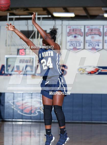 Thumbnail 2 in Valencia vs. JW North photogallery.