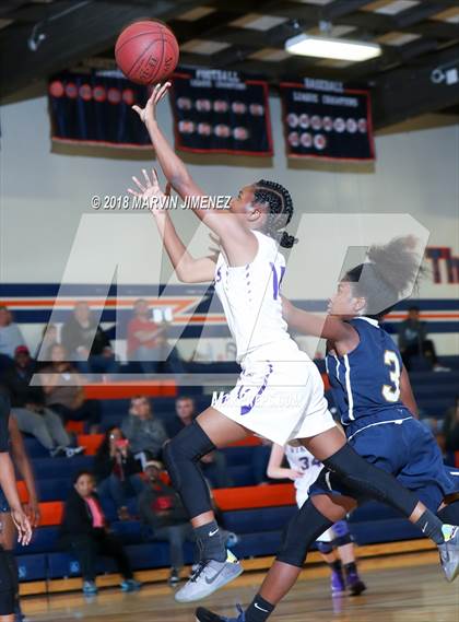 Thumbnail 2 in Valencia vs. JW North photogallery.