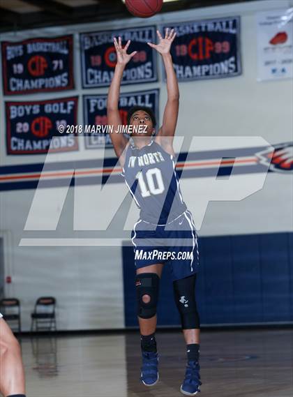 Thumbnail 3 in Valencia vs. JW North photogallery.