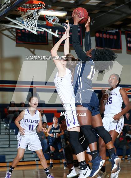 Thumbnail 3 in Valencia vs. JW North photogallery.
