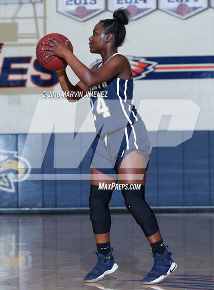 Thumbnail 1 in Valencia vs. JW North photogallery.