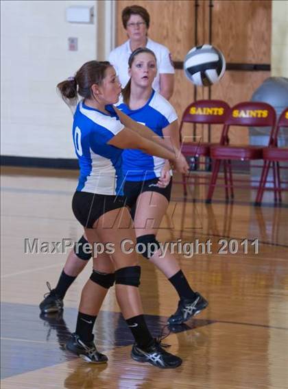 Thumbnail 2 in Waldron vs Edinburgh (IHSAA Volleyball Sectionals) photogallery.