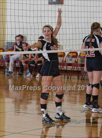 Thumbnail 2 in Waldron vs Edinburgh (IHSAA Volleyball Sectionals) photogallery.