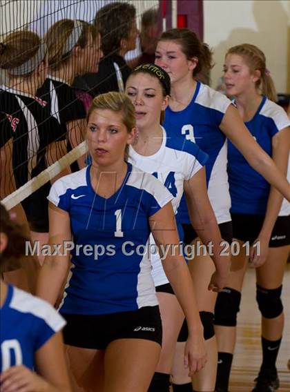 Thumbnail 3 in Waldron vs Edinburgh (IHSAA Volleyball Sectionals) photogallery.