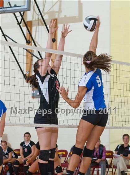 Thumbnail 2 in Waldron vs Edinburgh (IHSAA Volleyball Sectionals) photogallery.