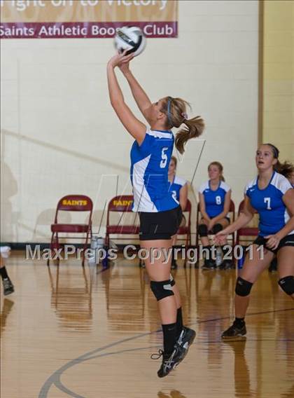 Thumbnail 3 in Waldron vs Edinburgh (IHSAA Volleyball Sectionals) photogallery.