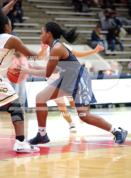Thumbnail 3 in Johnson vs. Klein Oak (McDonald's Texas Invitational) photogallery.