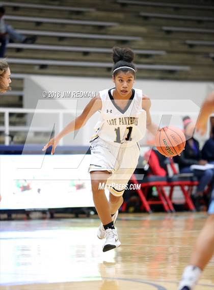 Thumbnail 2 in Johnson vs. Klein Oak (McDonald's Texas Invitational) photogallery.