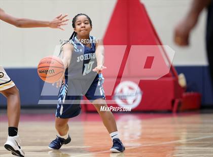 Thumbnail 3 in Johnson vs. Klein Oak (McDonald's Texas Invitational) photogallery.